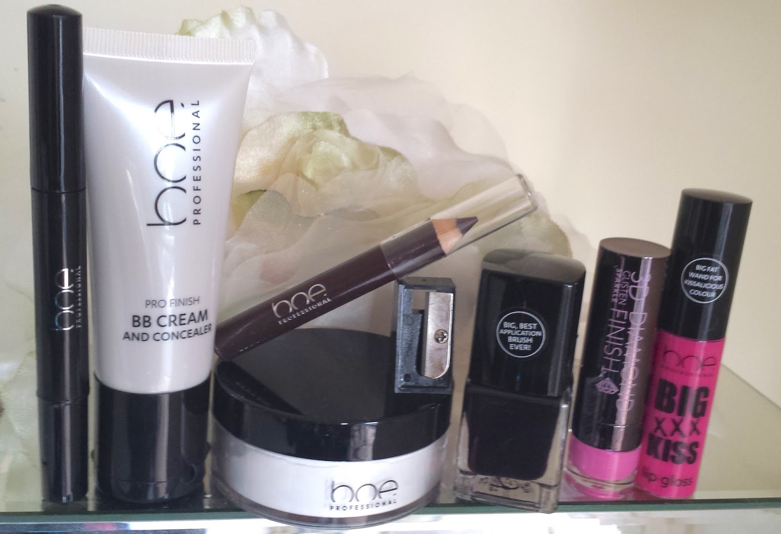 BOE PROFESSIONAL - MAKEUP KIT! BB CREAM POWDER NAIL POLISH EYELINER LIPSTICK & GLOSS
