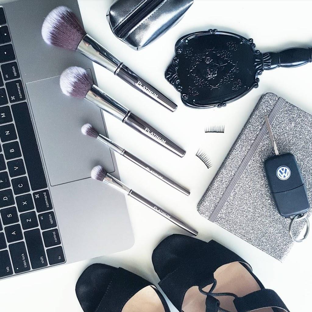 PLATINUM BEAUTY - MAKEUP BRUSHES